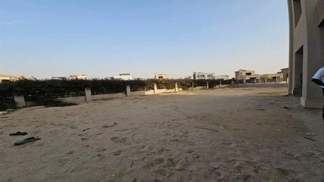 فيلا فاخرة مع حديقة ومسبح خاص للبيع