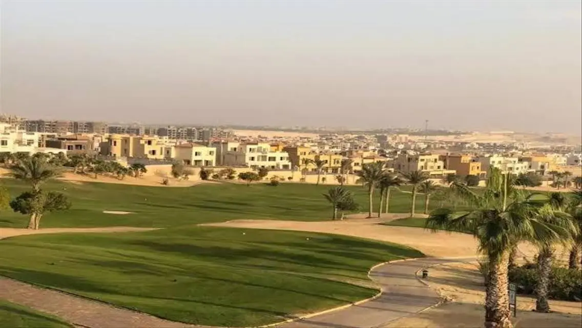 فيلا فاخرة مع حديقة ومسبح خاص للبيع