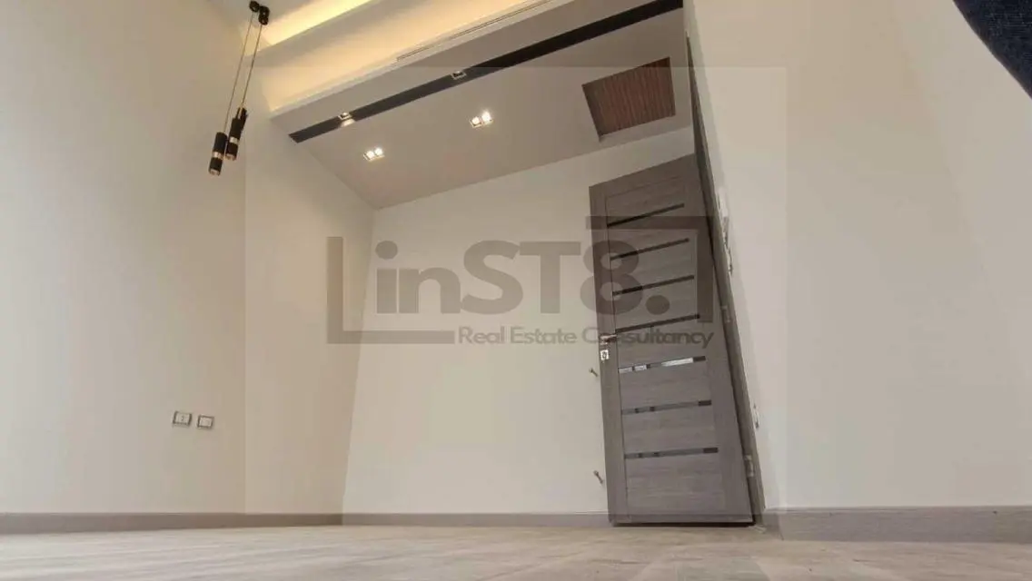 Stunning Villa for Sale in ST81