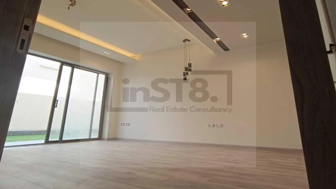 Stunning Villa for Sale in ST81