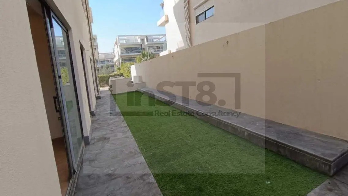 Stunning Villa for Sale in ST81
