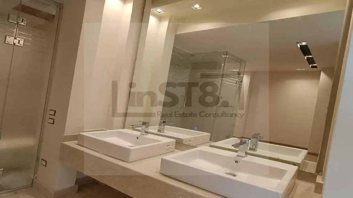 Stunning Villa for Sale in ST81