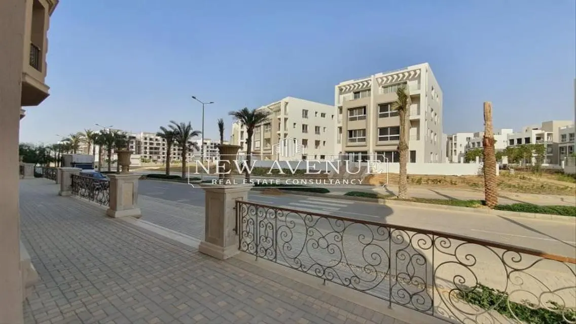 Luxurious Apartment with Spacious Area in Central Location