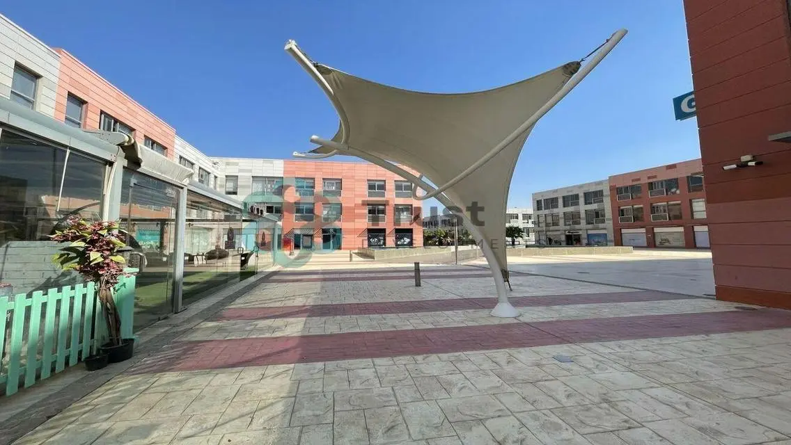 عقار فاخر مكون من 3 غرف و 2 حمام بمساحة 240 متر