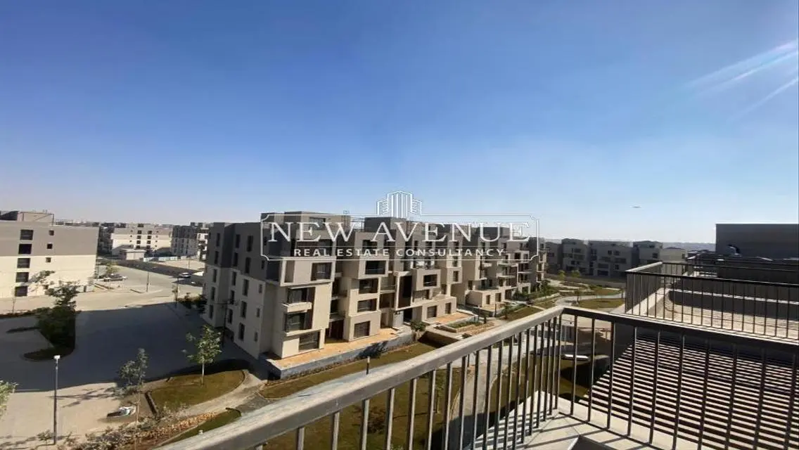 شقة فاخرة للإيجار مع حديقة خاصة وإطلالة مميزة