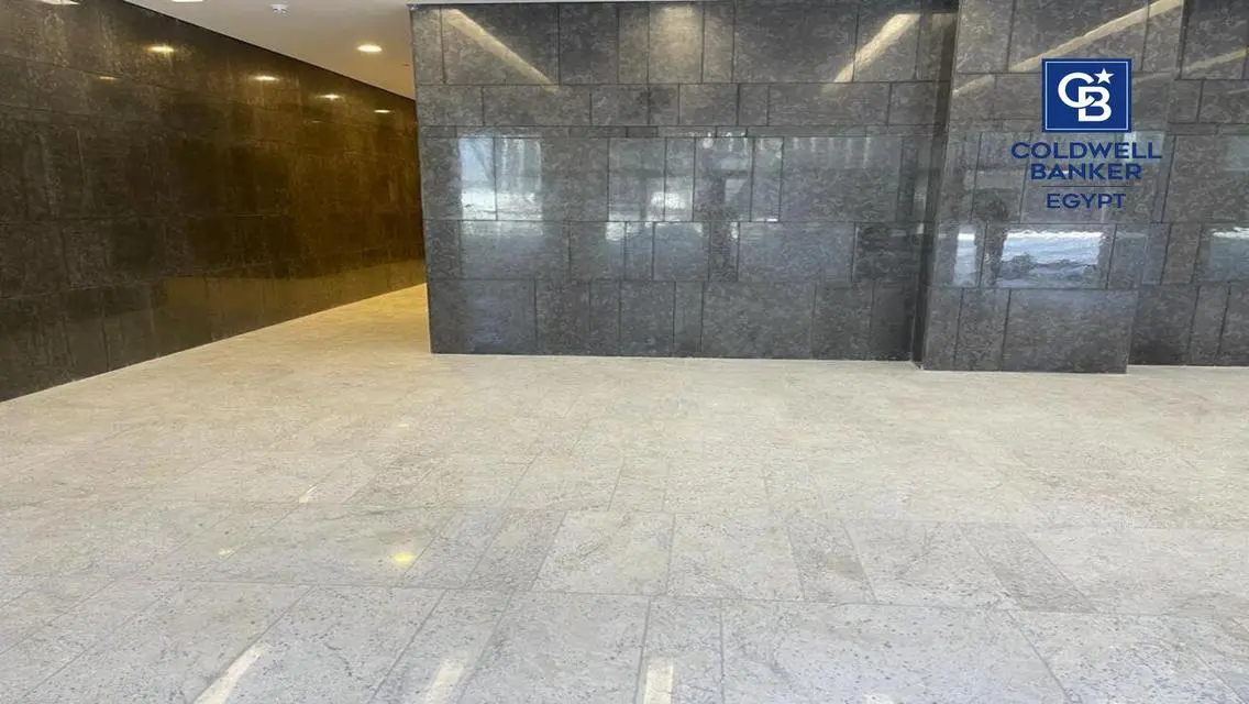 عقار رائع للبيع بمساحة كبيرة
