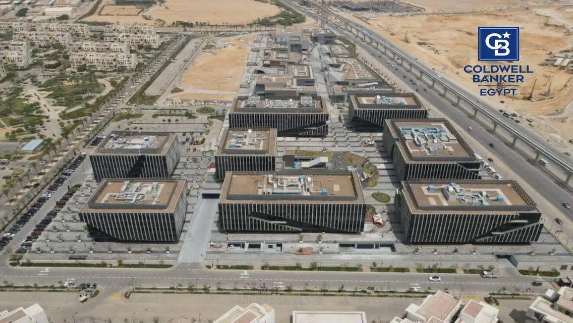 عقار رائع للبيع بمساحة كبيرة