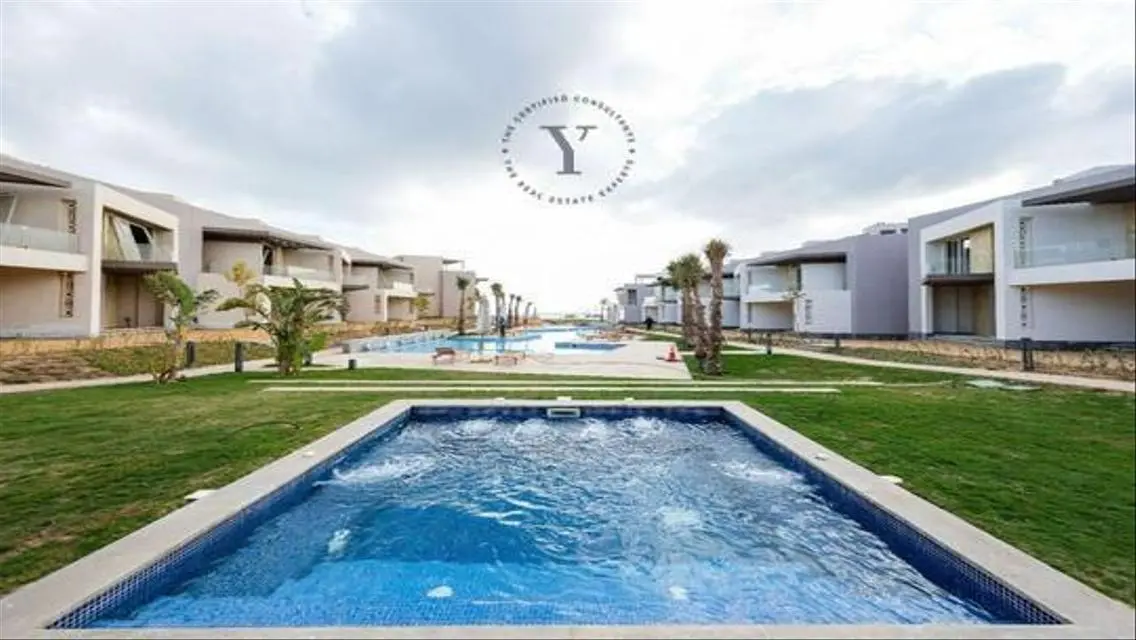 Luxury Villa with Private Pool and Garden by the Lakes