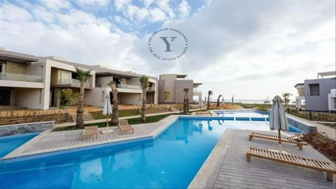 Luxury Villa with Private Pool and Garden by the Lakes
