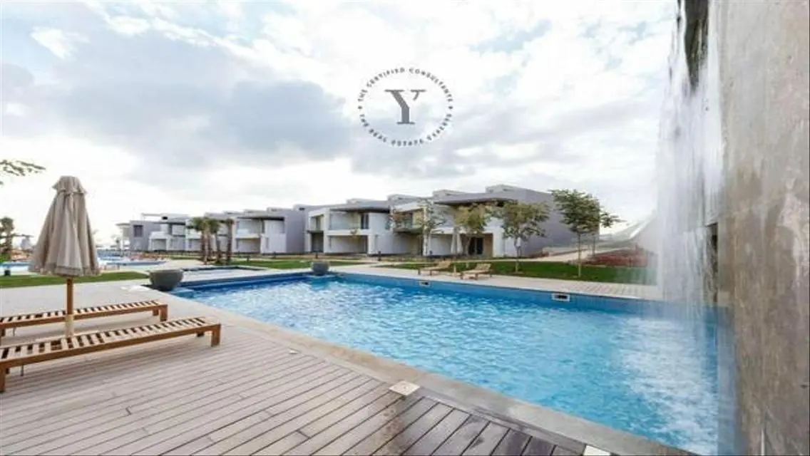 Luxury Villa with Private Pool and Garden by the Lakes