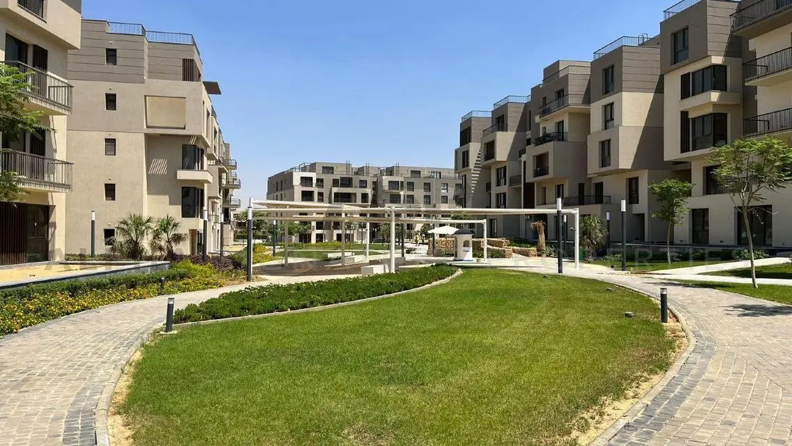 Luxurious Villa for Sale with 650 sq.m, Balcony & Security