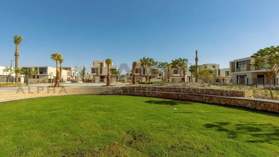 Luxurious Villa for Sale with 650 sq.m, Balcony & Security