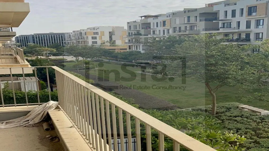 Luxury Villa for Sale in ST81 with Private Garden and Pool