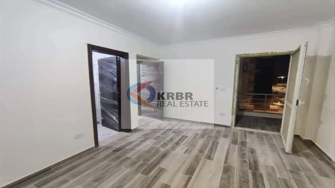 Beautiful Apartment with Balcony and Security Guard