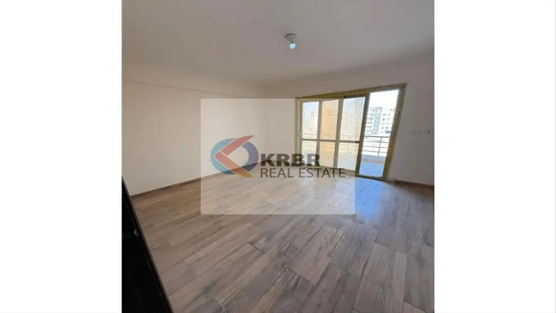 Beautiful Apartment with Balcony and Security Guard