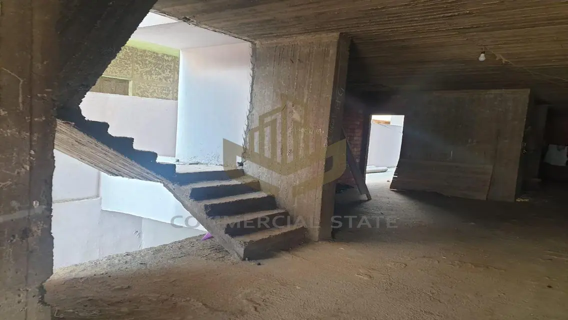 فرصة استثمارية رائعة في مساحة تجارية في الدولة 8