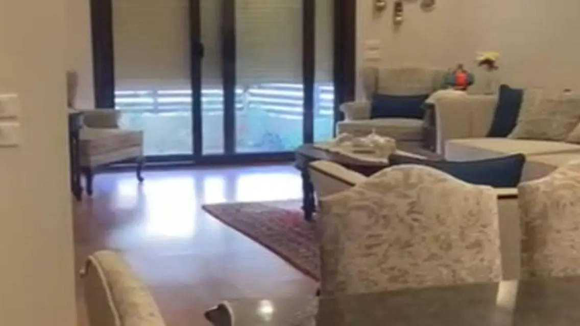 فيلا فاخرة للبيع مع مسبح خاص وإطلالة رائعة