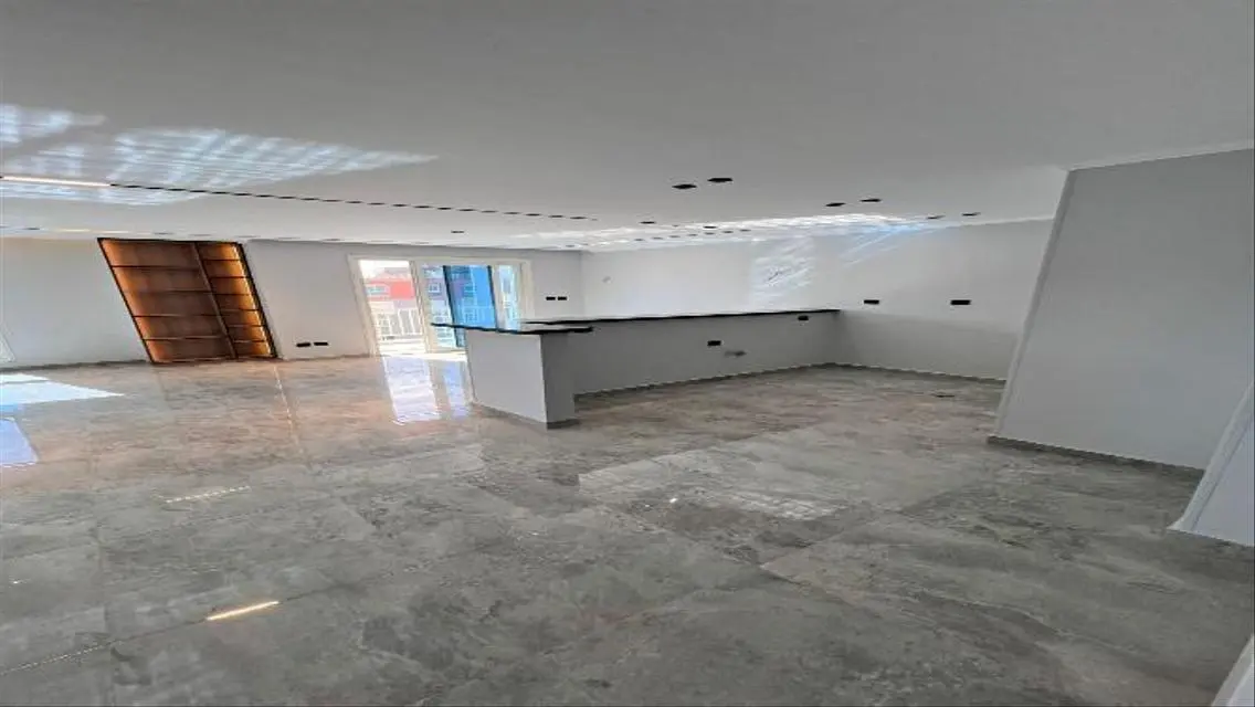 عمارة سكنية فاخرة للبيع - 300 متر