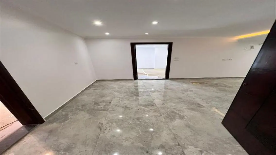 عمارة سكنية فاخرة للبيع - 300 متر