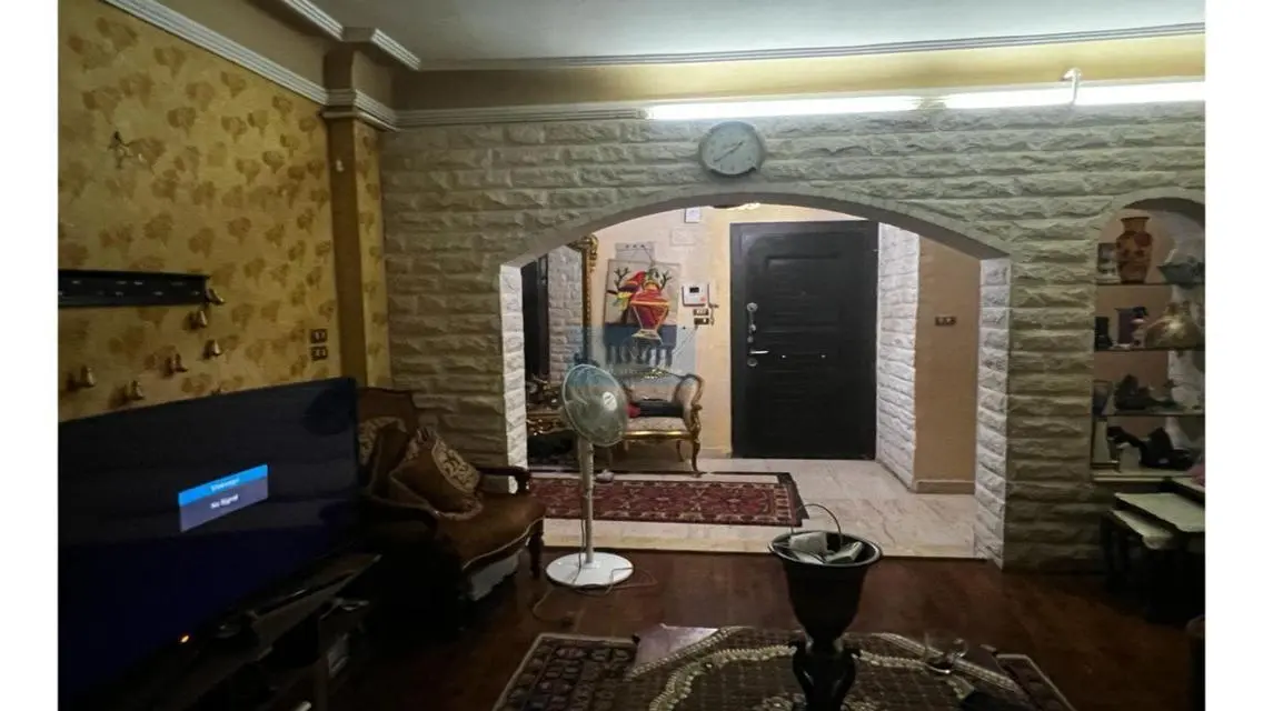 شقة مميزة بمساحة 240 متر في القاهرة