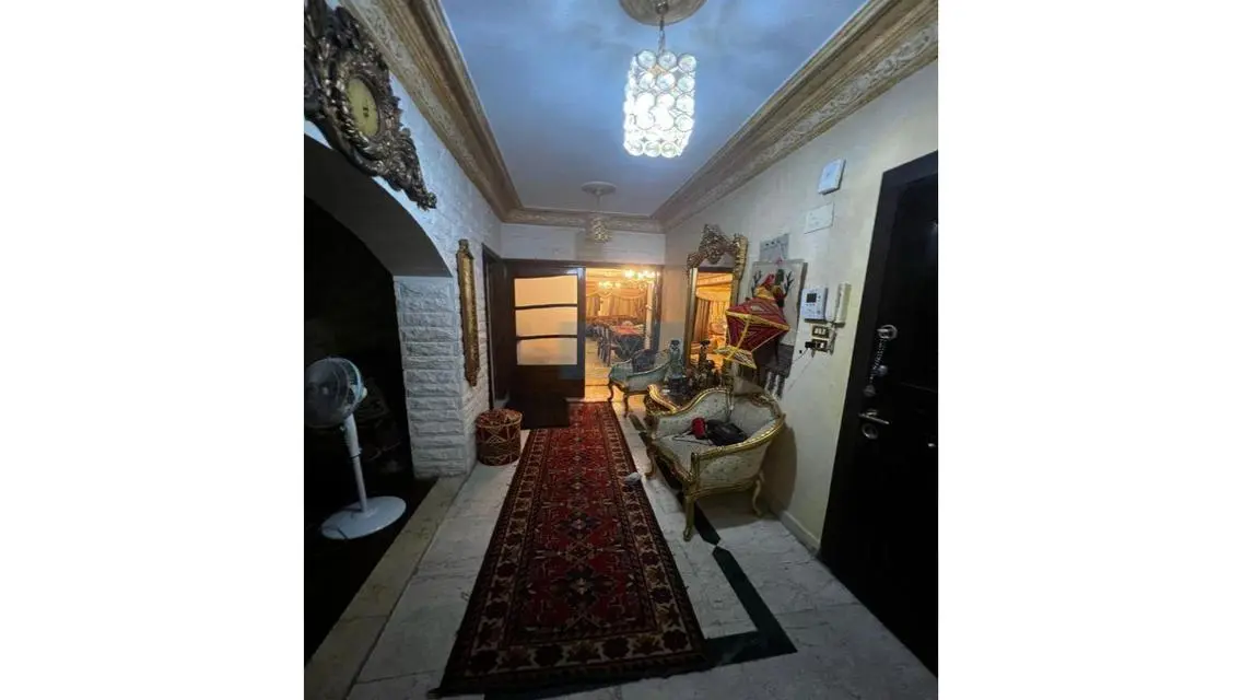 شقة مميزة بمساحة 240 متر في القاهرة