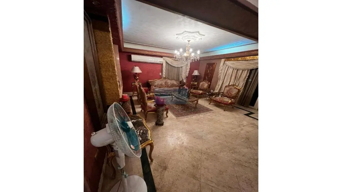 شقة مميزة بمساحة 240 متر في القاهرة