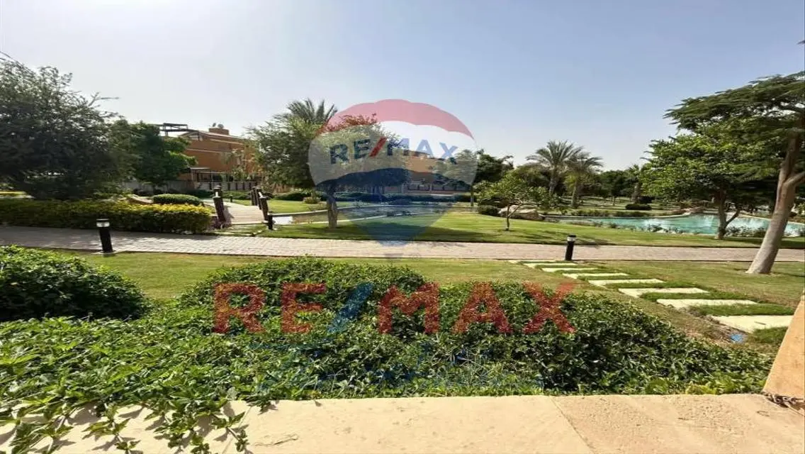 شقة فاخرة بمساحة 340 متر مع إطلالة رائعة على البحيرة