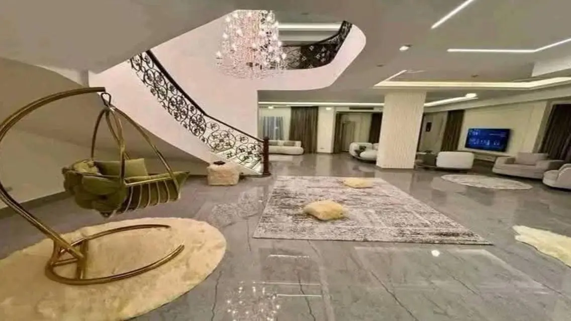 للبيع: فيلا فاخرة بمساحة واسعة