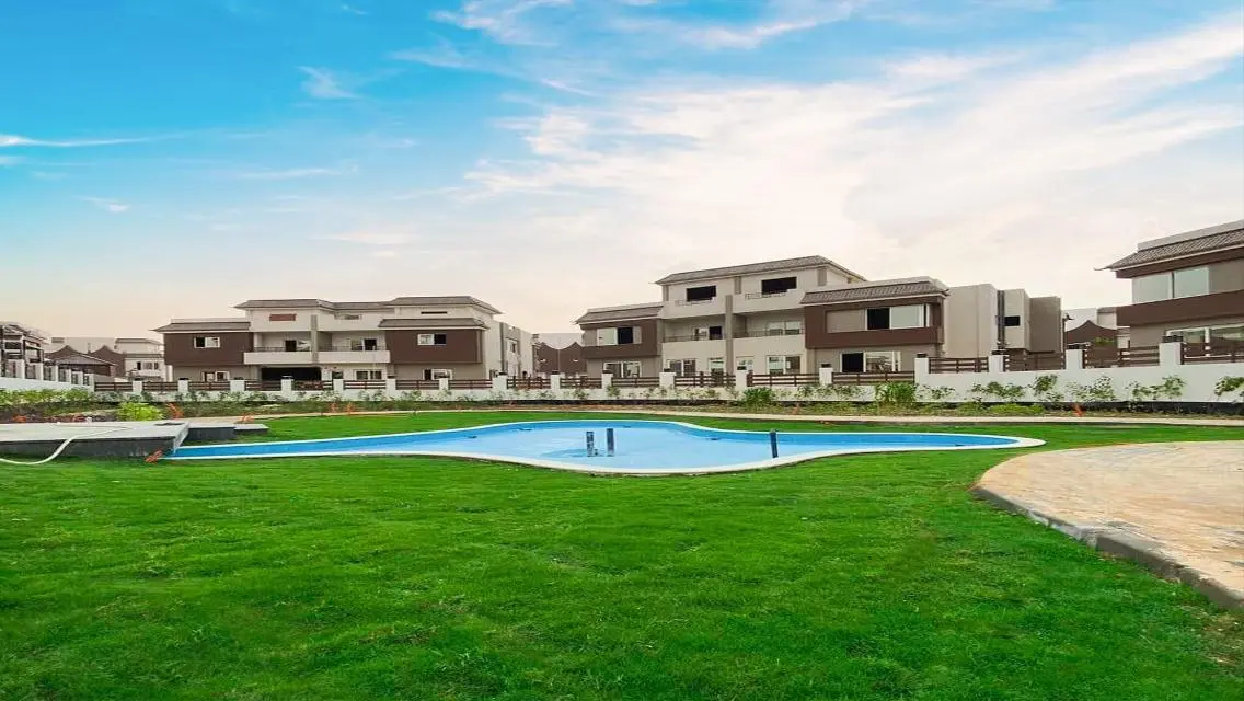 Luxury Apartment with Private Garden and Shared Pool in the Heart of the City