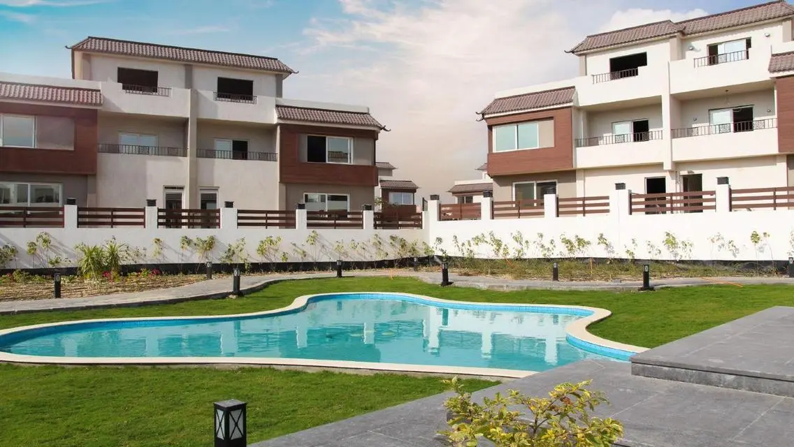 Luxury Apartment with Private Garden and Shared Pool in the Heart of the City
