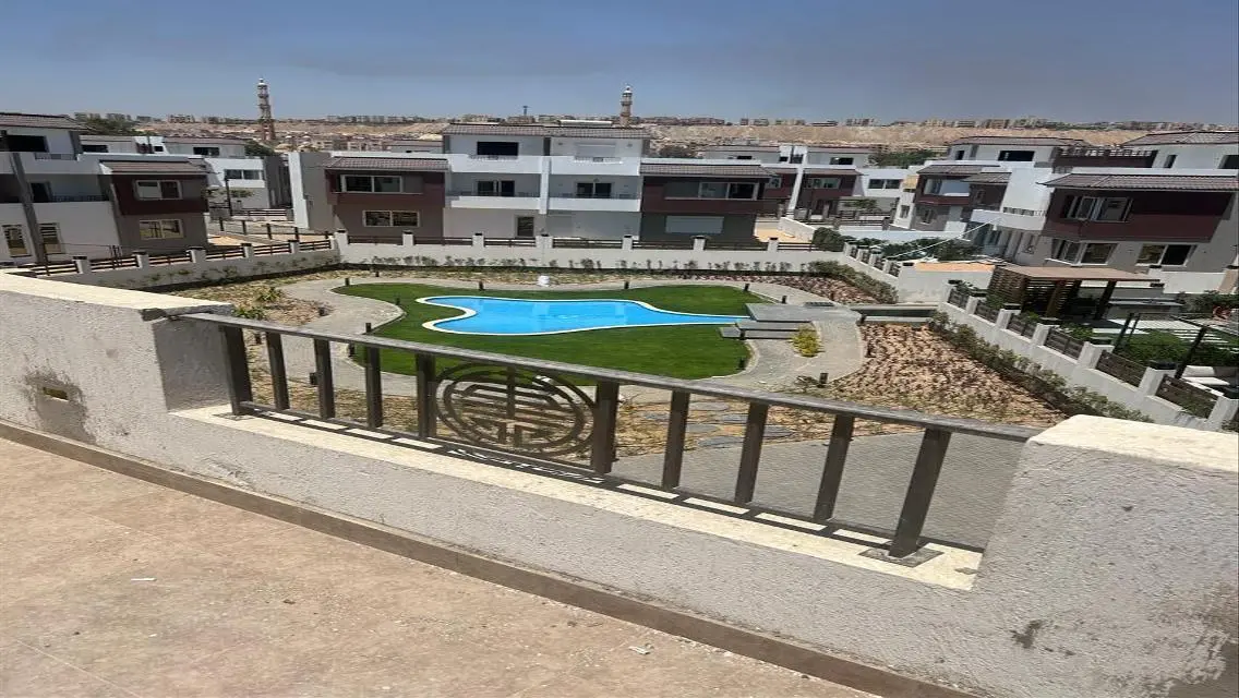 Luxury Apartment with Private Garden and Shared Pool in the Heart of the City