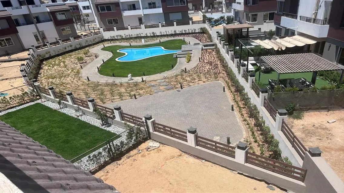 Luxury Apartment with Private Garden and Shared Pool in the Heart of the City