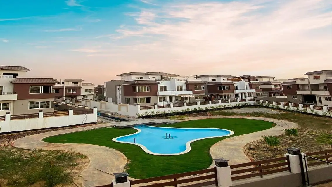 Luxury Apartment with Private Garden and Shared Pool in the Heart of the City