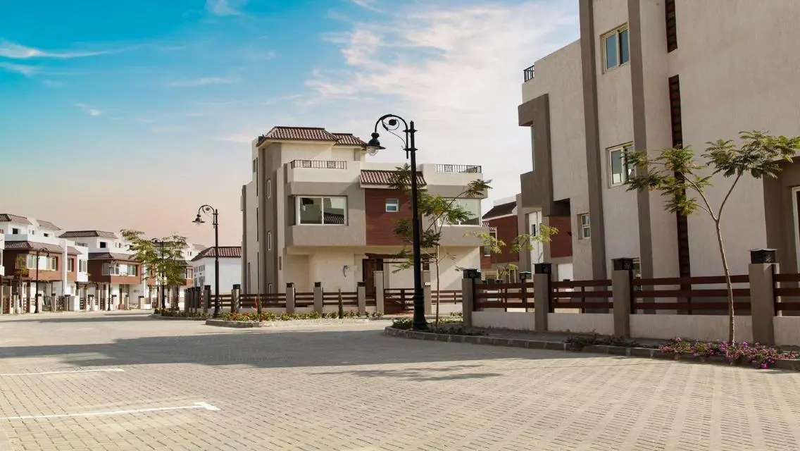 Luxury Apartment with Private Garden and Shared Pool in the Heart of the City