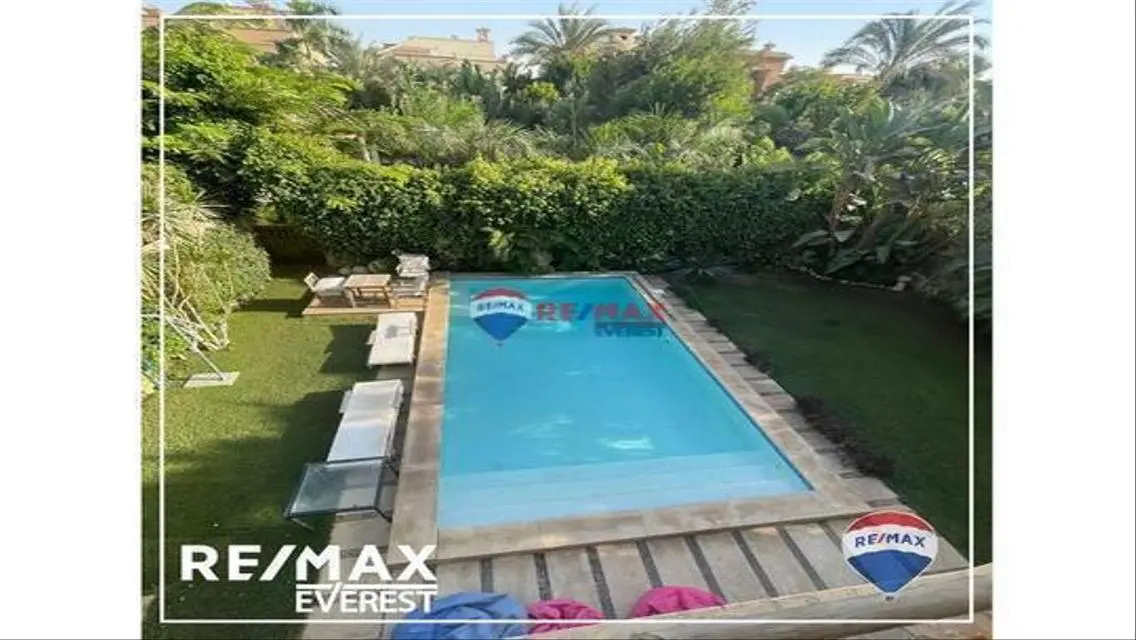 فيلا فاخرة مع مسبح وحديقة خاصة للبيع