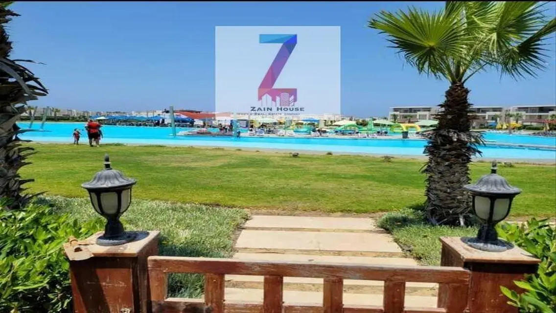 شقة دوبلكس مميزة للبيع بإطلالة على بحيرة كوستا