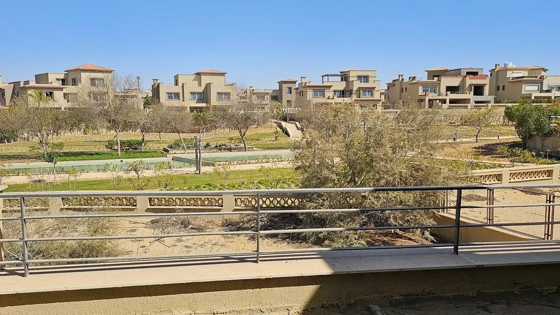 فيلا مستقلة جاهزة للسكن في بالم هيلز كاتامي