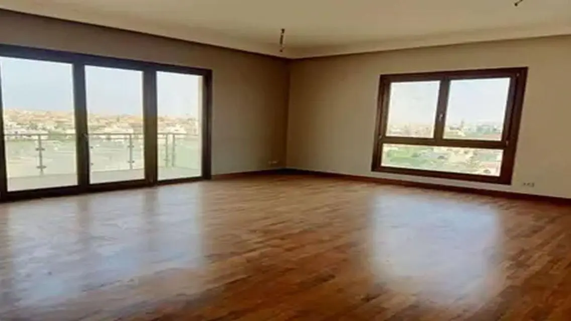 Luxury Apartment with Lake View