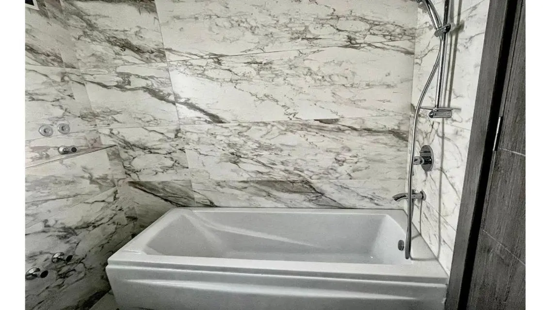 Luxury Apartment for Sale - 326 Square Meters in a Prime Location