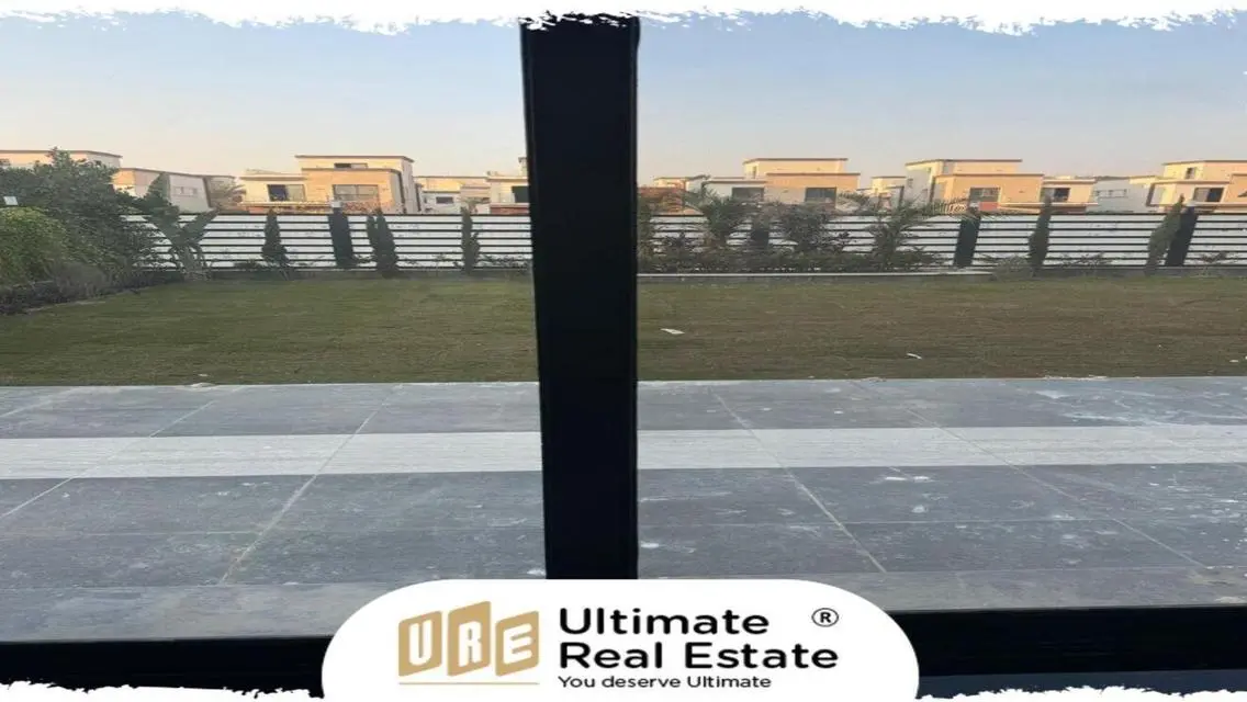 عقار عصري بمساحة شاسعة بإطلالة رائعة