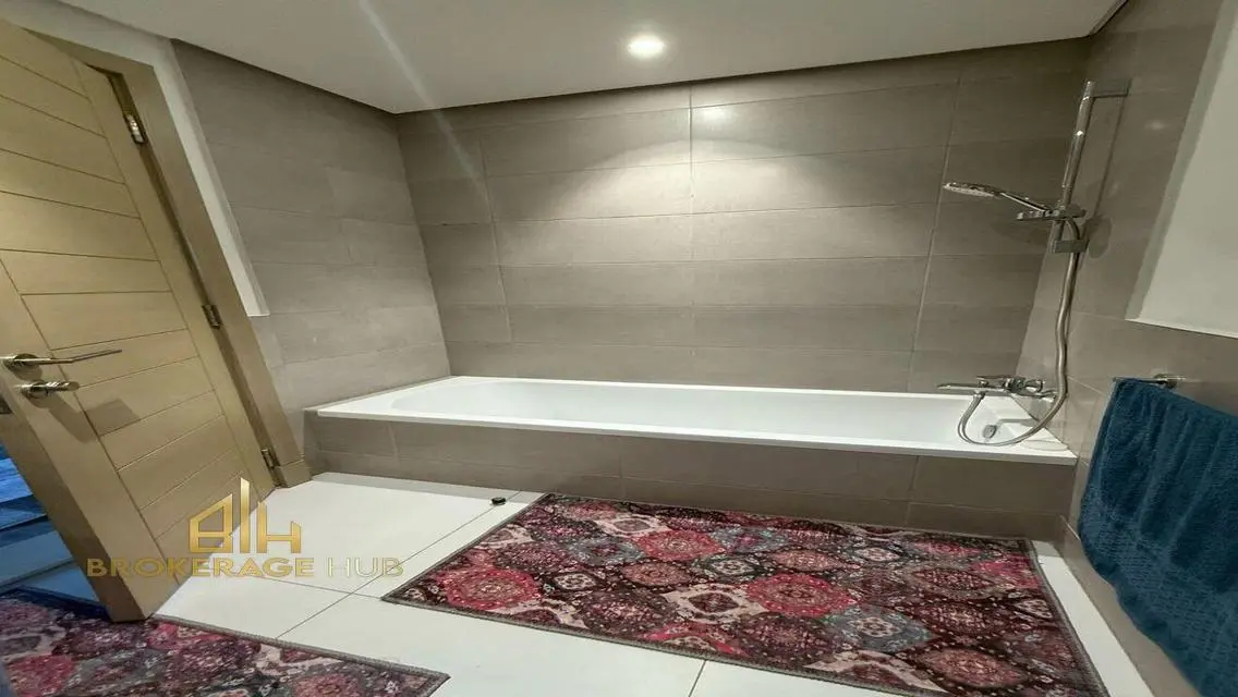 Exclusive Apartment for Sale with Scenic Lake View