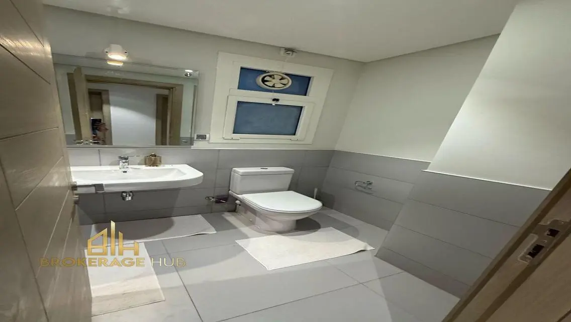 Exclusive Apartment for Sale with Scenic Lake View