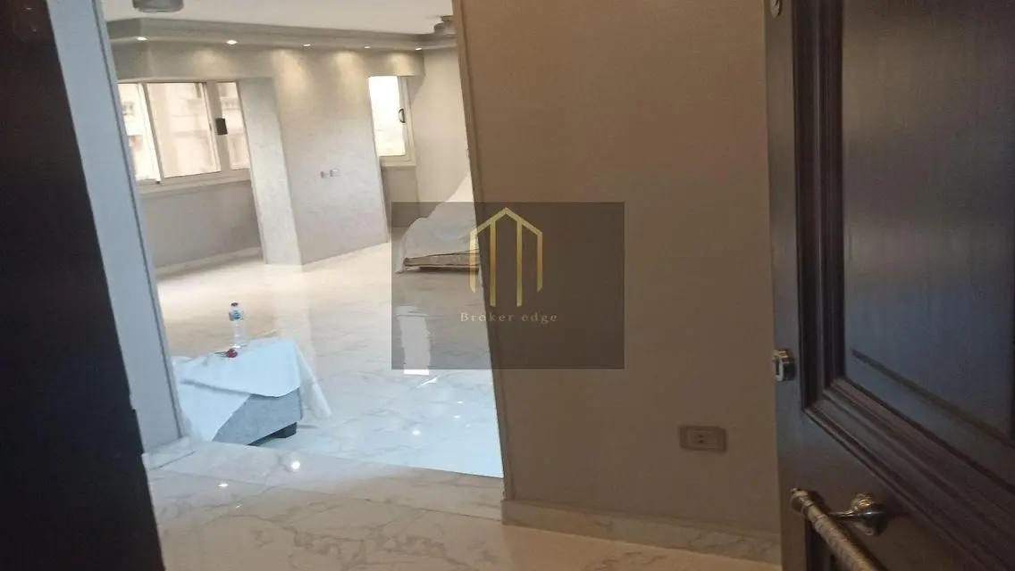 شقة رائعة للبيع بمساحة متر مربع