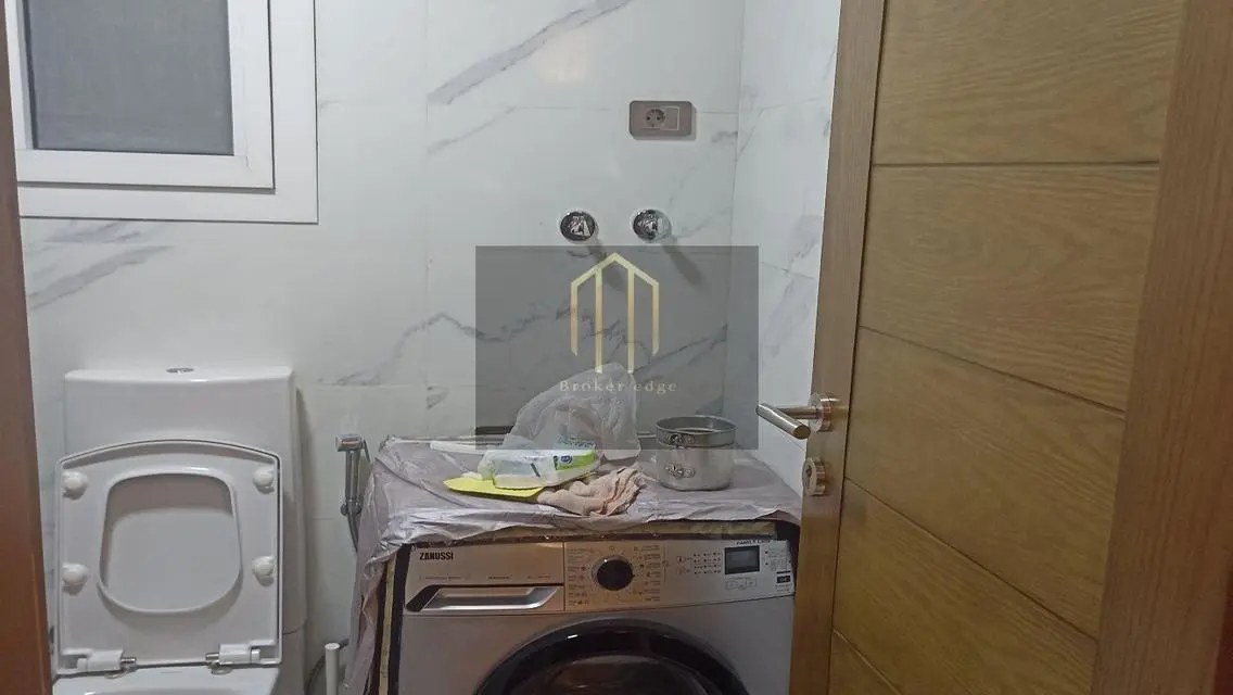 شقة رائعة للبيع بمساحة متر مربع