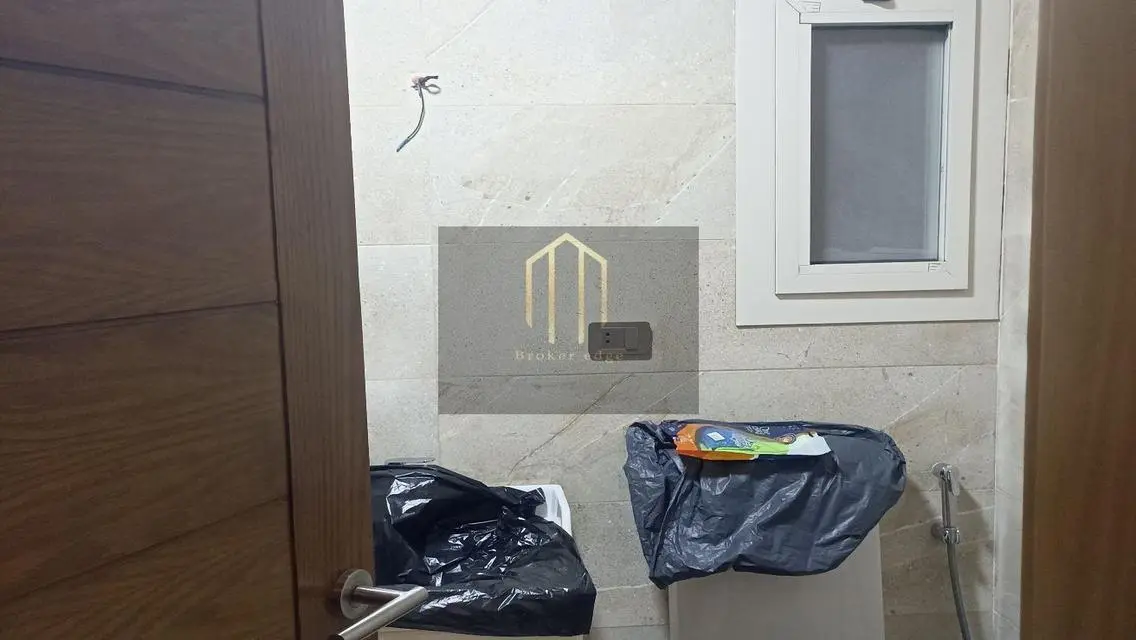 شقة رائعة للبيع بمساحة متر مربع