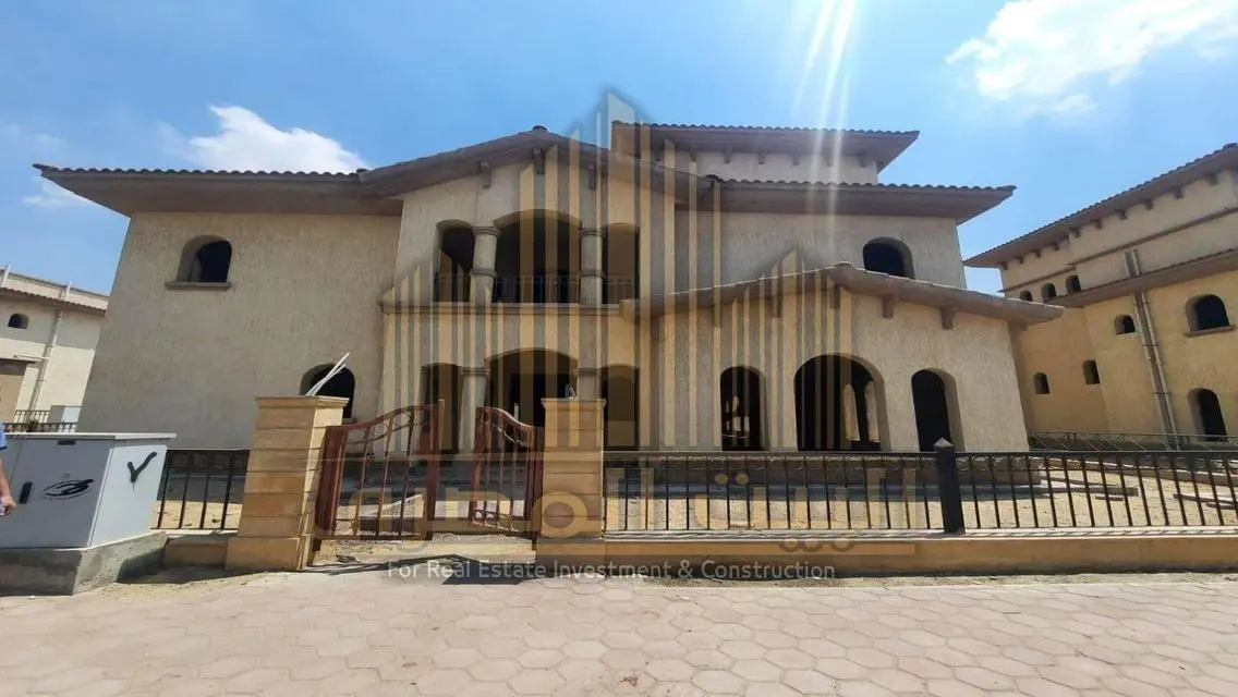 Luxury Villa with Private Garden and Pool