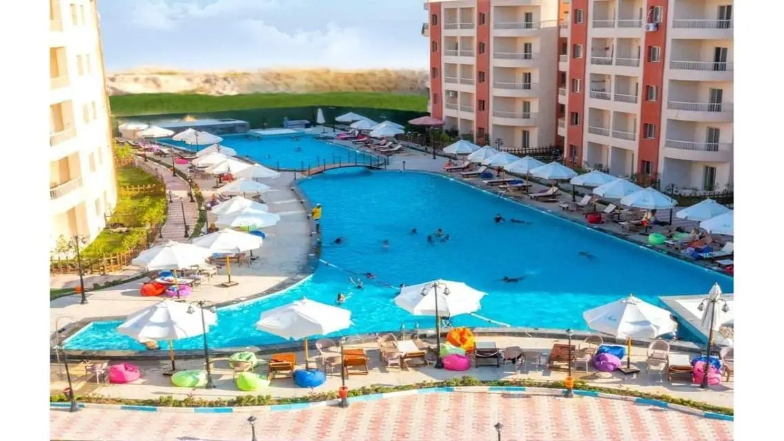 شقة مميزة للبيع مع شرفة بسعر 1,720,000 جنيه