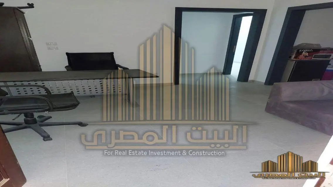 مكتب فخم بمساحة واسعة للبيع