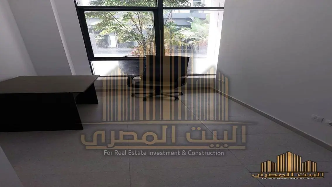 مكتب فخم بمساحة واسعة للبيع