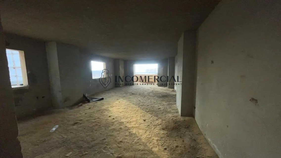 Luxury Apartment of 184 sqm with Covered Parking
